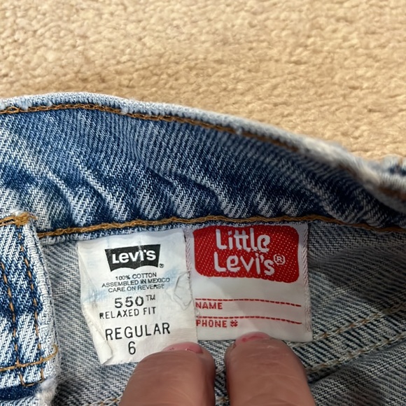 Levi 550 unisex Relaxed fit shorts with fringes!  Size 6 , Great condition - Picture 2 of 5